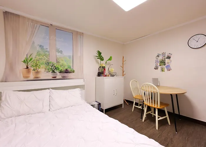 Apartamento Bts Theme 2br Near Sinchon Station '4pax' 1min To Sinchon Street