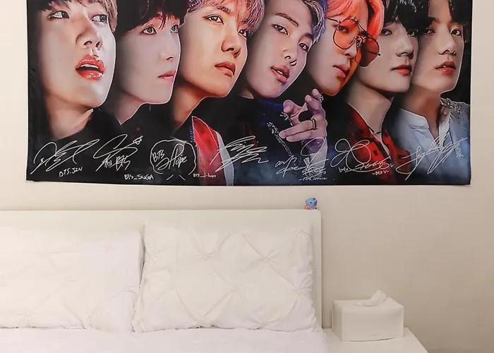 Bts Theme 2br Near Sinchon Station '4pax' 1min To Sinchon Street *