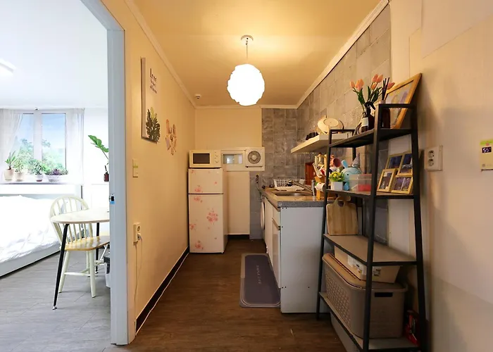 Bts Theme 2br Near Sinchon Station '4pax' 1min To Sinchon Street * Seúl