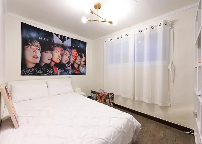Bts Theme 2br Near Sinchon Station '4pax' 1min To Sinchon Street *