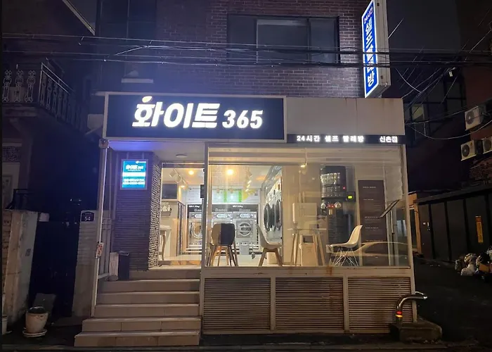 Bts Theme 2br Near Sinchon Station '4pax' 1min To Sinchon Street Seúl