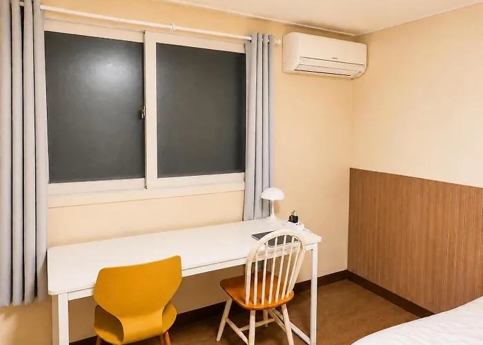 Bts Theme 2br Near Sinchon Station '4pax' 1min To Sinchon Street Appartement Seoel