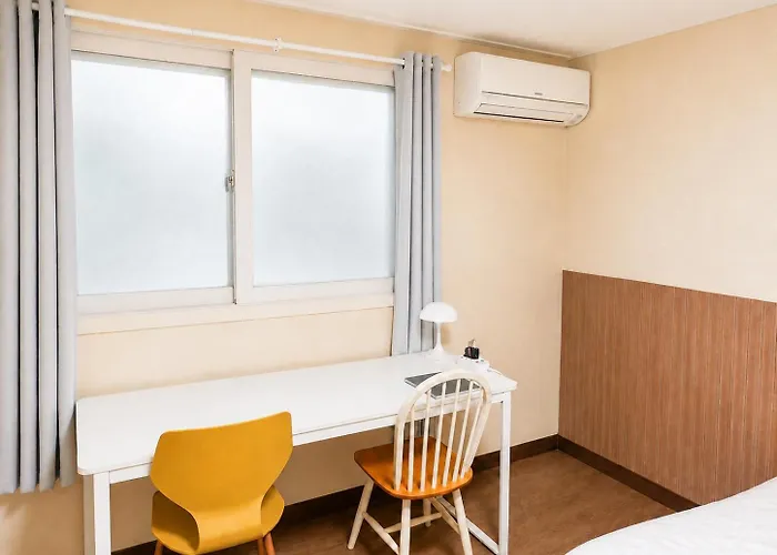 Bts Theme 2br Near Sinchon Station '4pax' 1min To Sinchon Street Appartement *