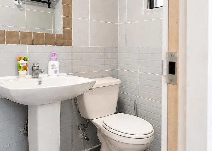 Bts Theme 2br Near Sinchon Station '4pax' 1min To Sinchon Street Appartement *