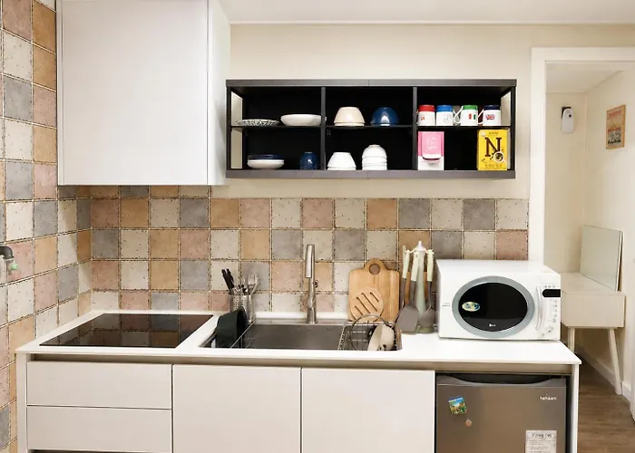 Bts Theme 2br Near Sinchon Station '4pax' 1min To Sinchon Street