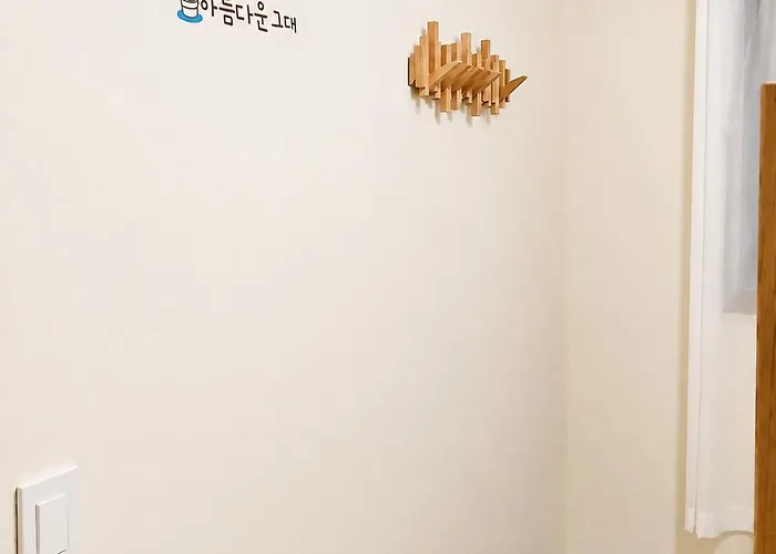 Bts Theme 2br Near Sinchon Station '4pax' 1min To Sinchon Street *