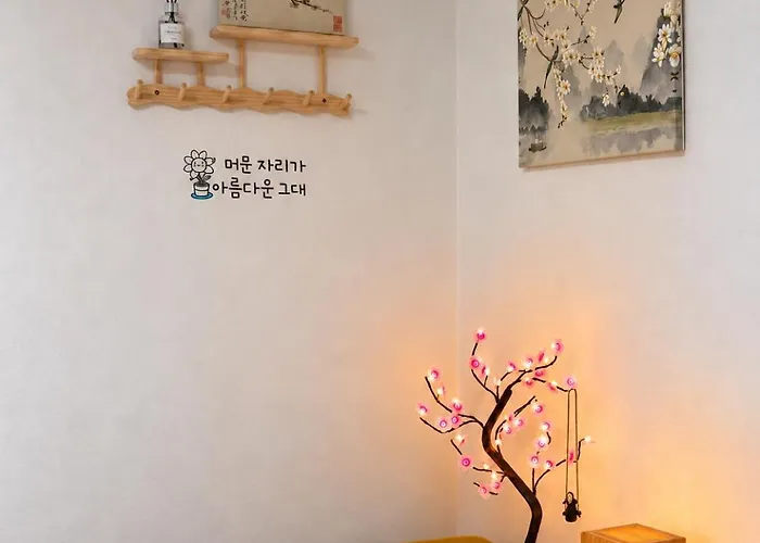 Appartement Bts Theme 2br Near Sinchon Station '4pax' 1min To Sinchon Street Seoel