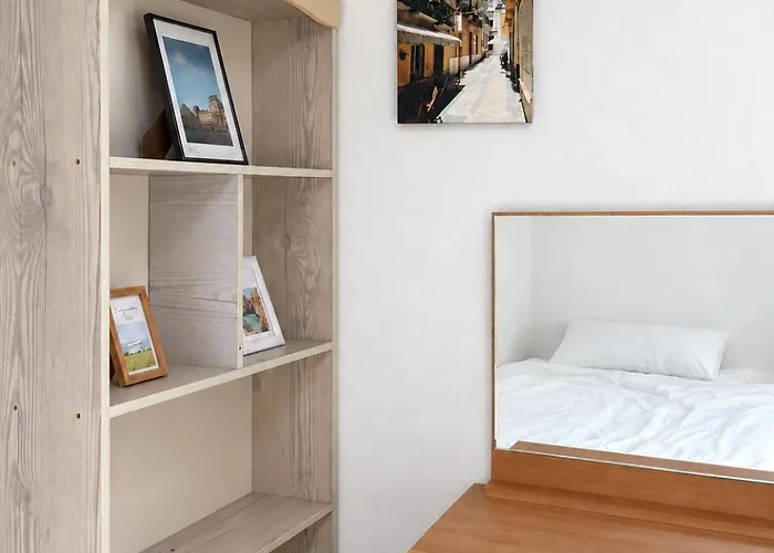 Bts Theme 2br Near Sinchon Station '4pax' 1min To Sinchon Street
