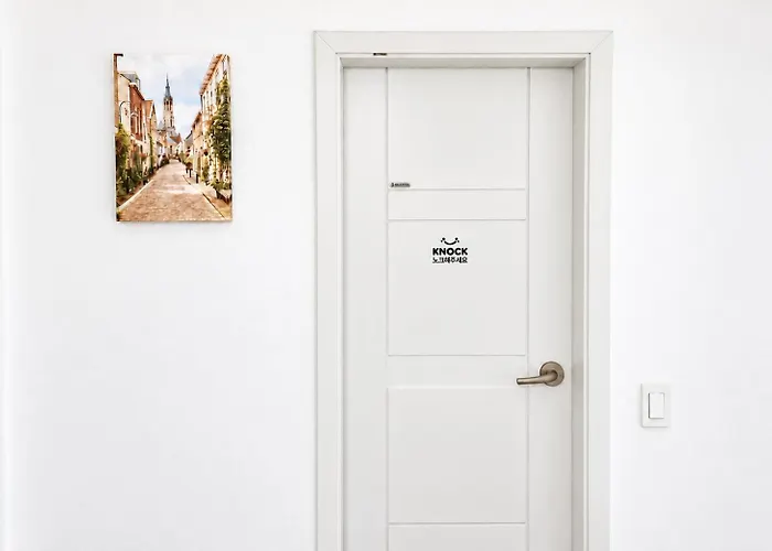 Bts Theme 2br Near Sinchon Station '4pax' 1min To Sinchon Street Appartement